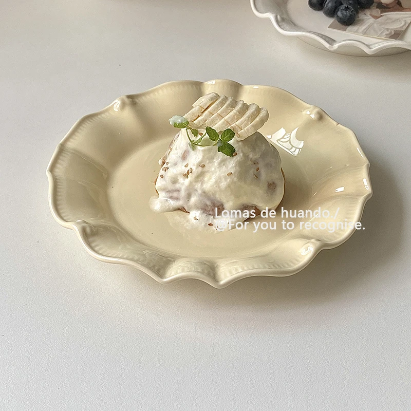盘子ins风复古奶油黄浮雕盘子菜盘家用点心盘甜品蛋糕盘沙拉水果