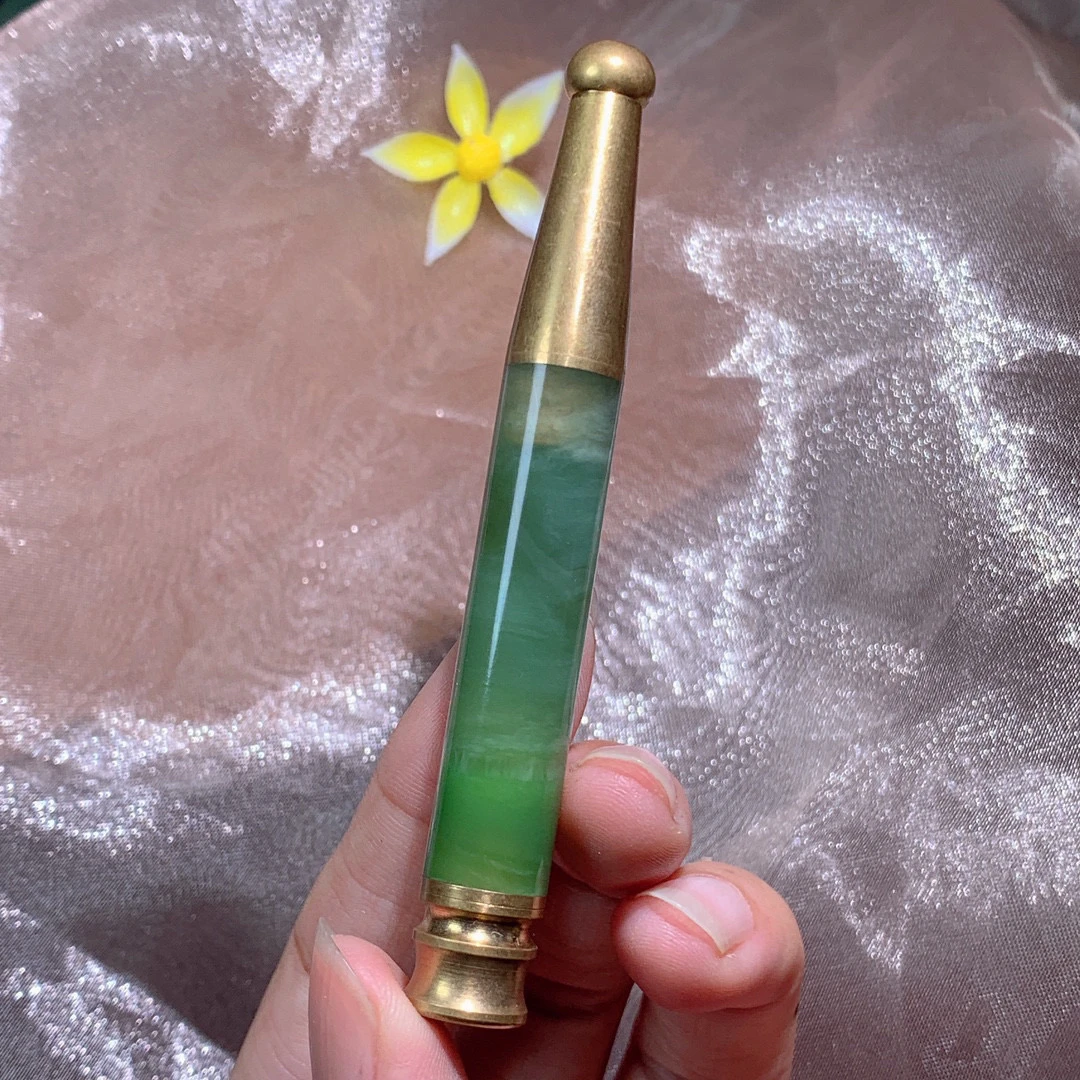 和田玉猫眼阳绿俄罗斯碧玉烟嘴把件