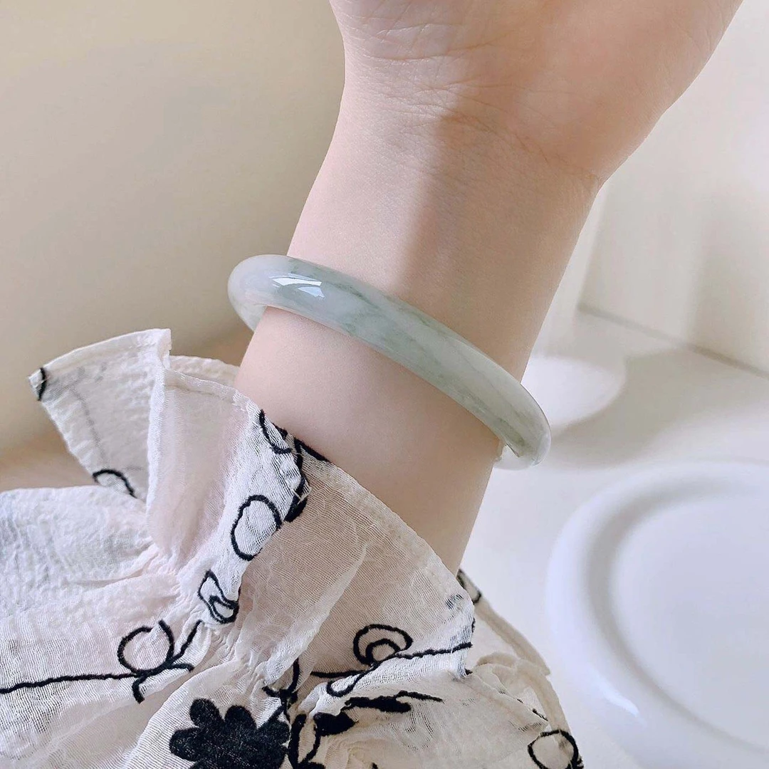 新疆天山翠玉镯冰透少女美人镯玉手镯年轻款多样性发货拍一发一