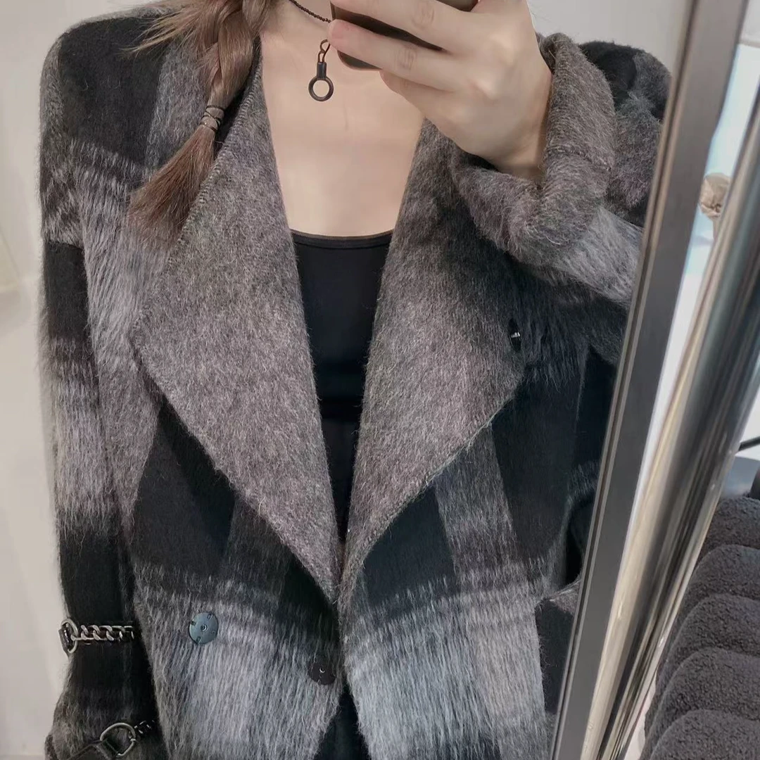 1810--翻领短款格子款毛呢外套