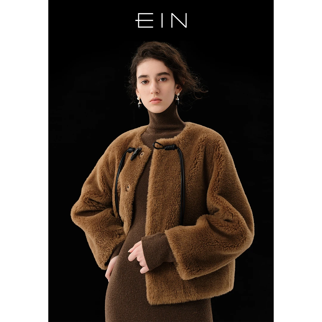 EIN/言贵气老钱风牛角扣绵羊毛简约圆领气质短箱型外套25冬季新款