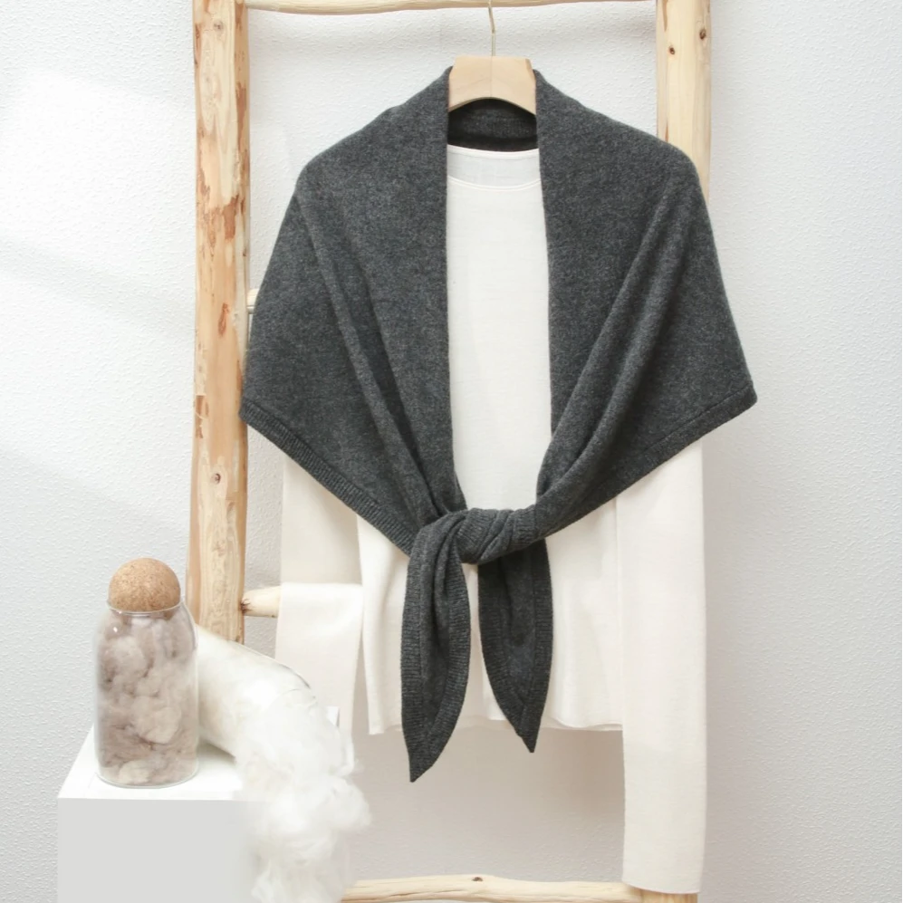 24秋冬新款羊毛羊绒针织大三角围巾女慵懒风保暖披肩个性时髦围脖