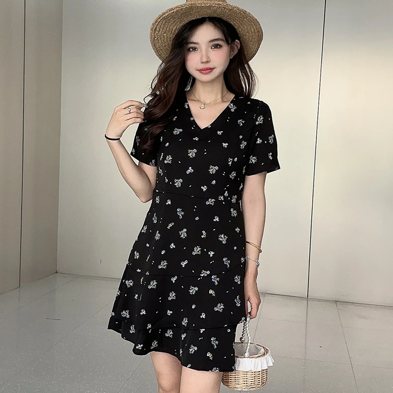 碎花连衣裙女款爆款2024新款法式短袖夏季修身气质时尚赫本风裙子