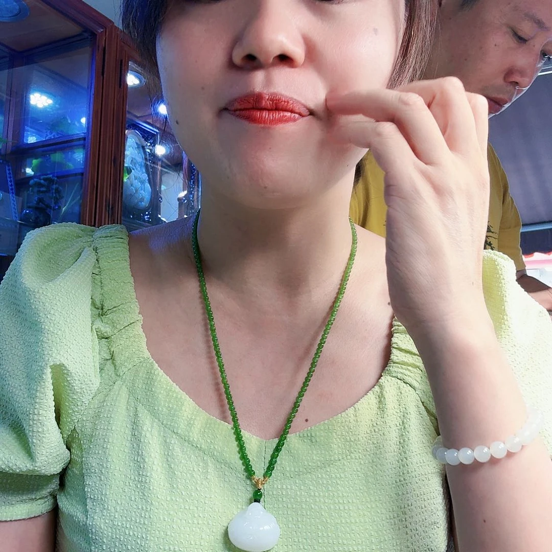 和田玉颈饰未镶嵌