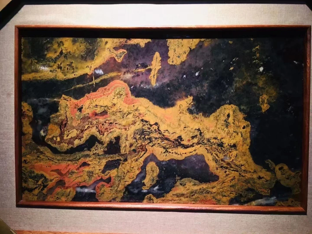 桂林鸡血玉图纹墙壁挂画（花豹）男士