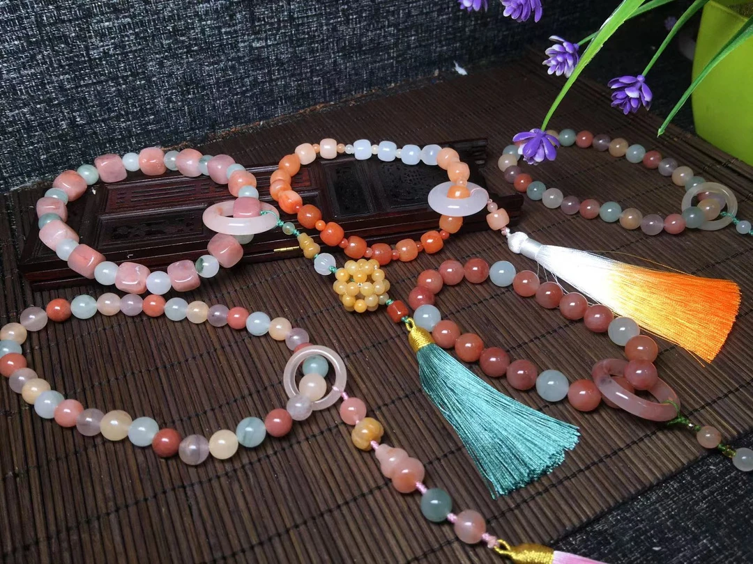三彩珠手持把件/桂林鸡血玉多样性发货发一个