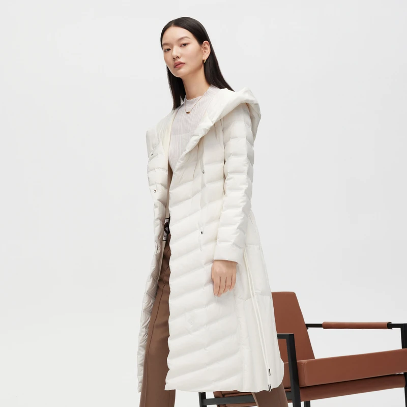 波司登鹅绒冬季高端优雅通勤连帽轻盈保暖长款时尚收腰羽绒服外套