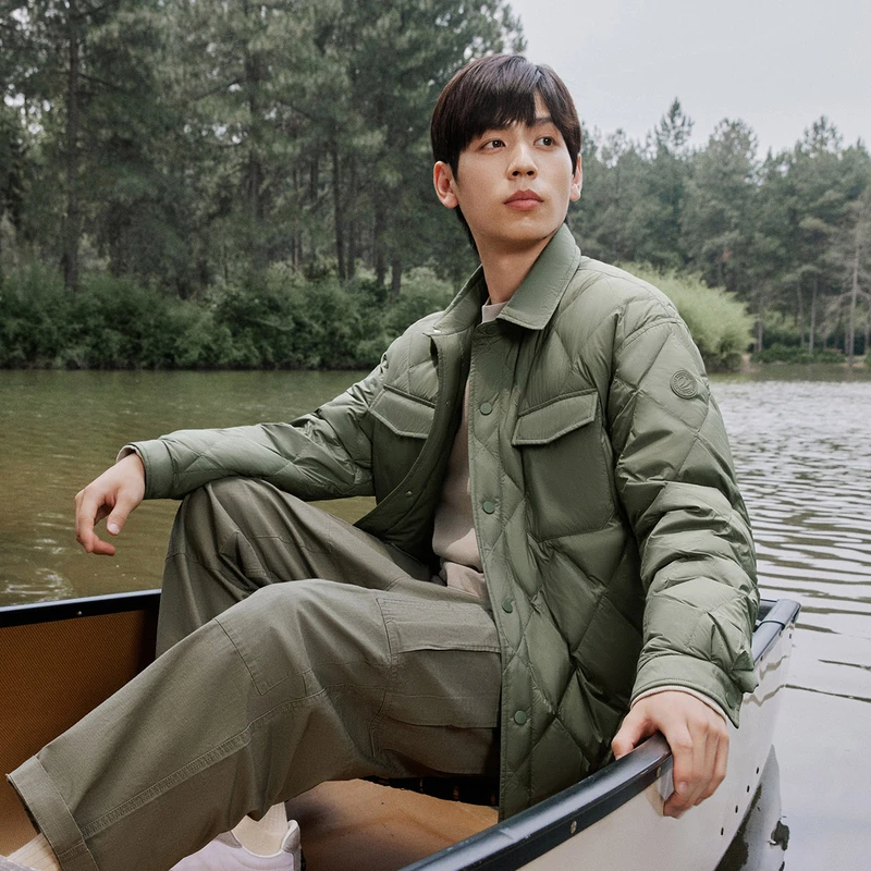 波司登时尚户外休闲轻薄保暖宽松舒适高端男士款短款羽绒服外套