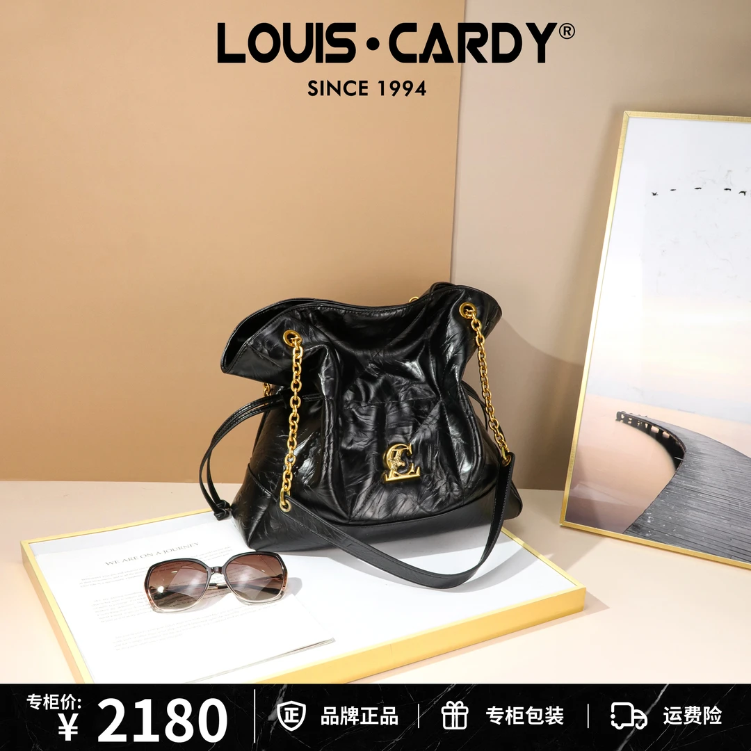 路易卡迪 小香风字母logo抽绳大容量单肩包