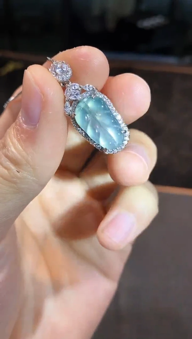 【闪购商品】翡翠吊坠多样性发其一不含链未镶嵌.