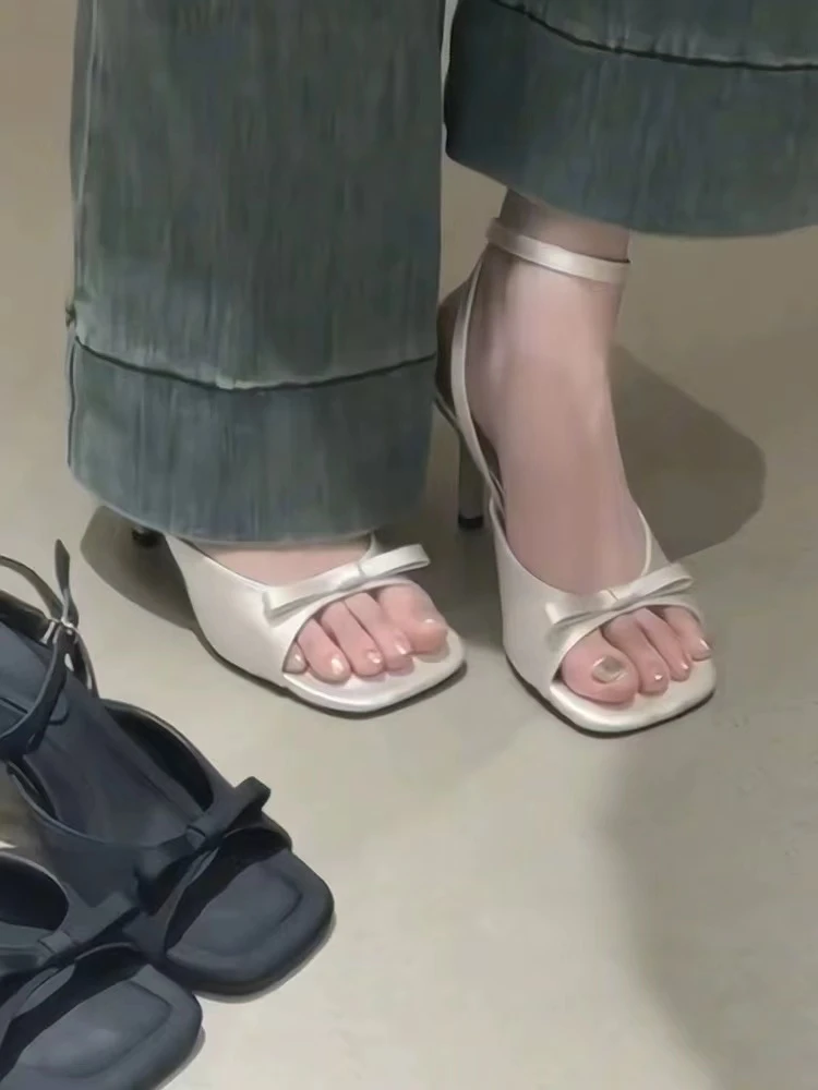 新品脚腕绊带银色绸缎蝴蝶结高跟凉拖鞋细跟露趾女凉鞋气质K17