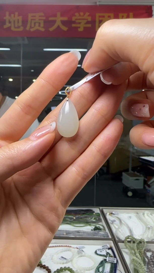 【闪购商品】和田玉吊坠(不含链)18K金镶嵌水滴吊坠（约6*13*23mm）