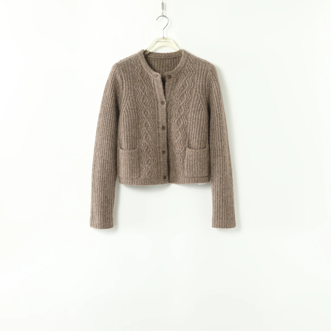 AP洛哥43115SK【燕麦】 羊毛骆驼绒学院风绞花针织开衫2024冬