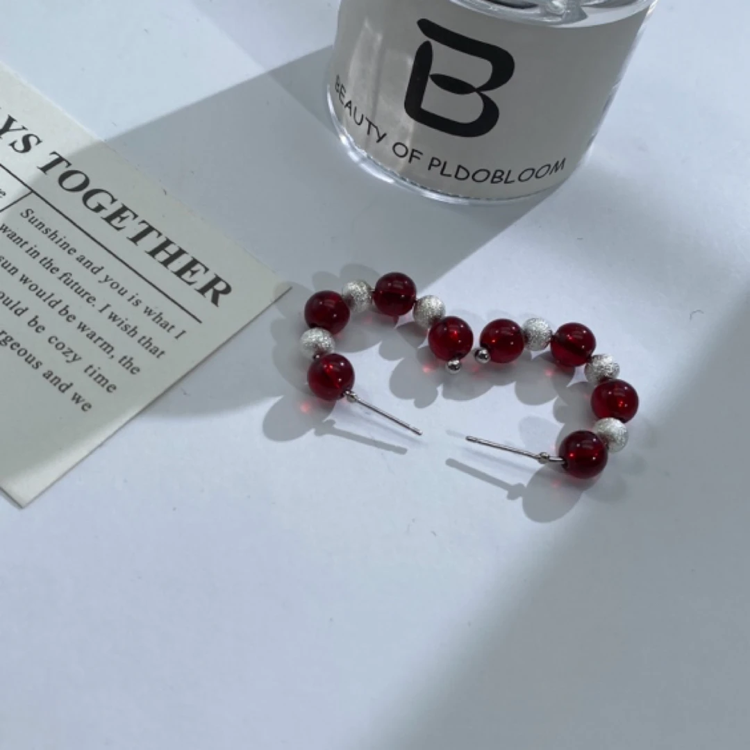 铜合金仿水晶耳饰 03987大淇原创甜酷风c形红色仿水晶圆球耳环