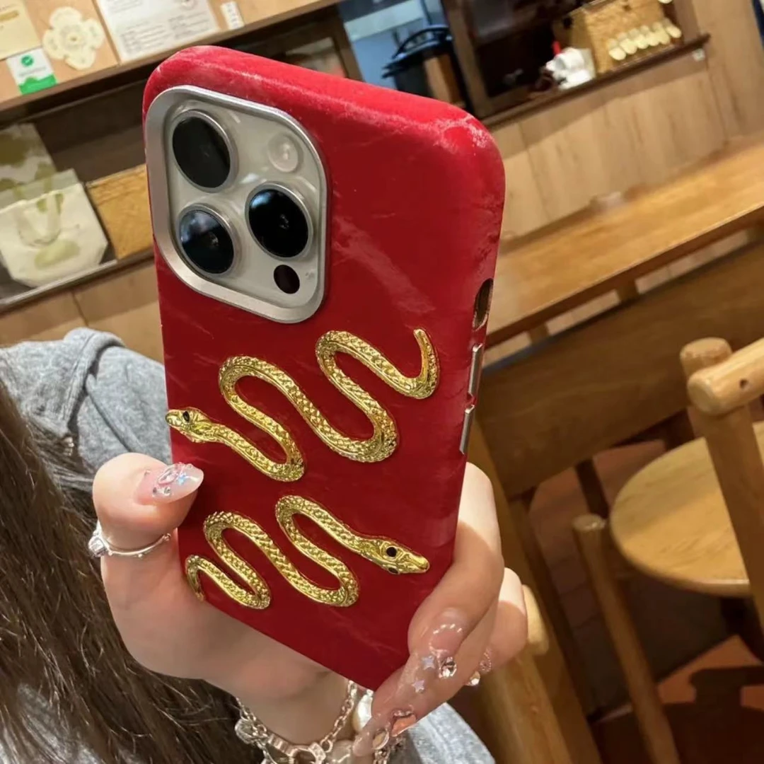 浮雕金蛇适用iPhone16promax国潮苹果15手机壳趣味个性14中国风13
