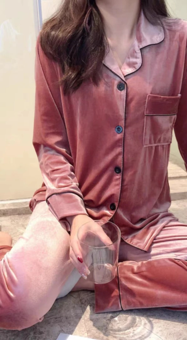 女款金丝绒家居服