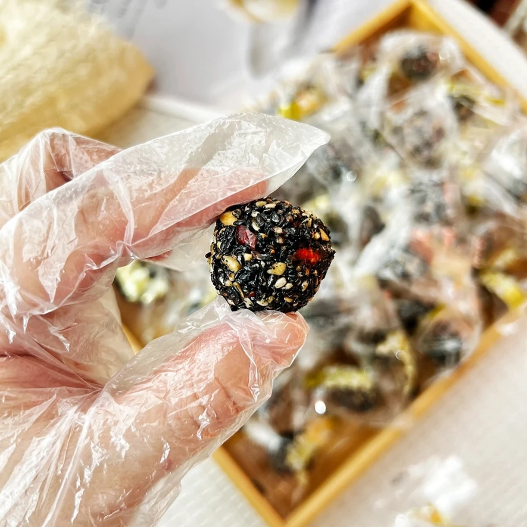 黑芝麻丸 核桃芝麻丸 休闲小零食 零食芝麻球