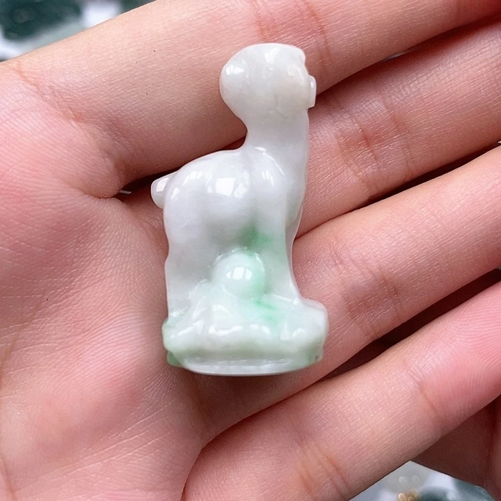 翡翠颈饰未镶嵌天然翡翠有纹
