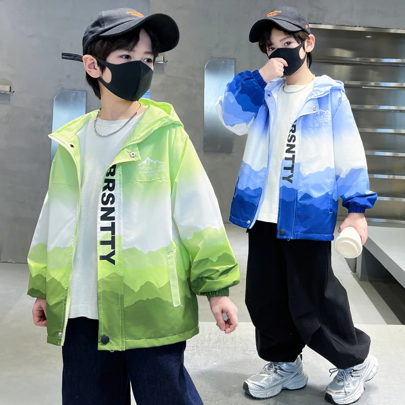 男童外套春秋款2025新款童装衣服上衣大童薄款春装渐变儿童冲锋衣