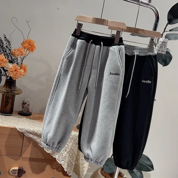 W童品，2025年冬款新款韩版加绒加厚卫裤灰色黑色洋气时尚百搭711