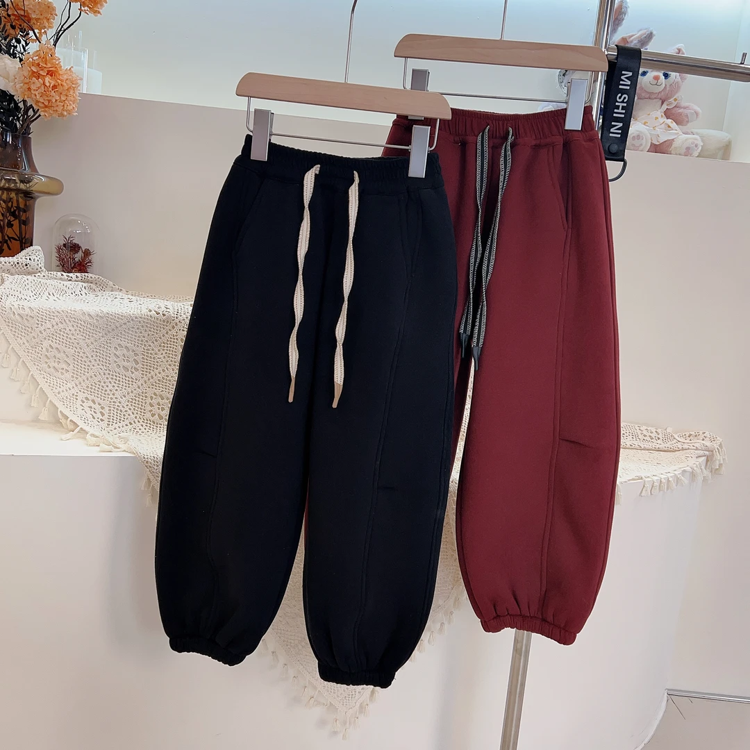 W童品，2024年冬款新款韩版加绒加厚卫裤安可拉红黑色洋气百搭717