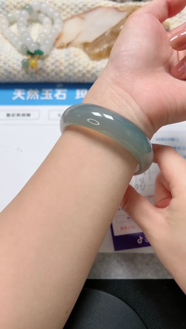 【闪购商品】石英质玉手镯未镶嵌27/半山水56.8