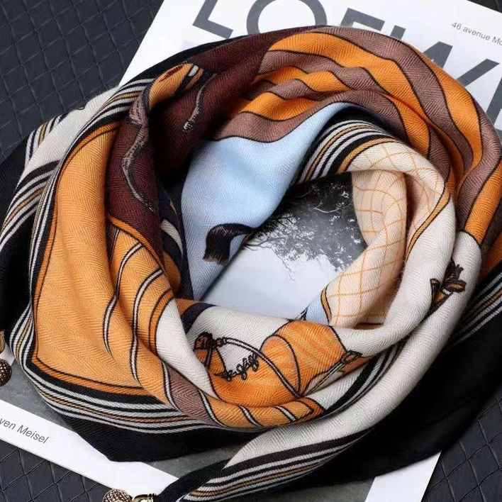 新年爆款春秋时尚百搭女士印花复古围巾女磁吸扣气质围脖方巾丝巾