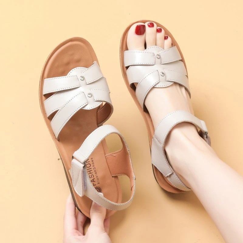 头层牛皮新款妈妈凉鞋真皮软底舒适平底中老年女鞋大码老人鞋夏季