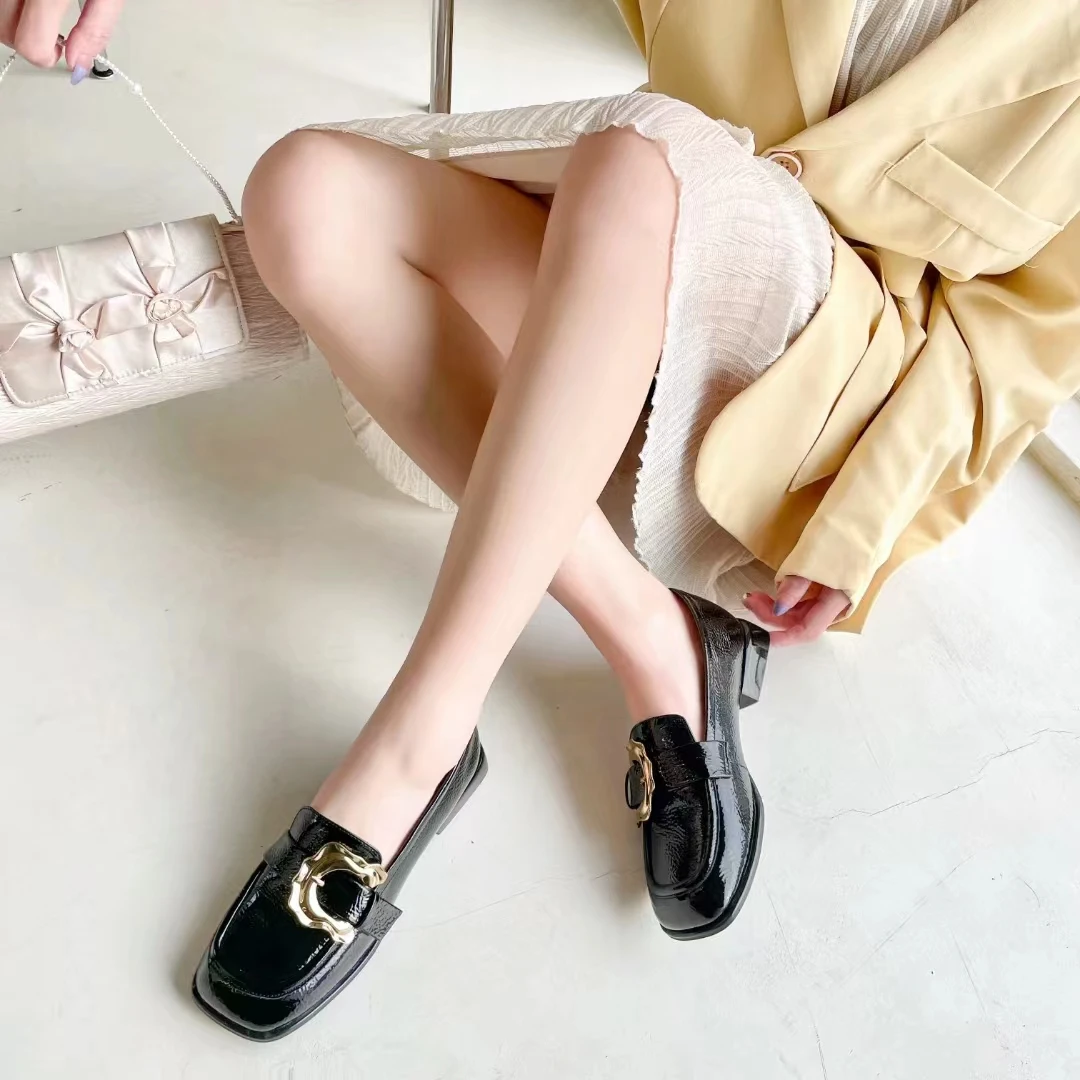 154 新款方头百搭舒适气质女士软底设计感时尚乐福鞋 A21058 Y