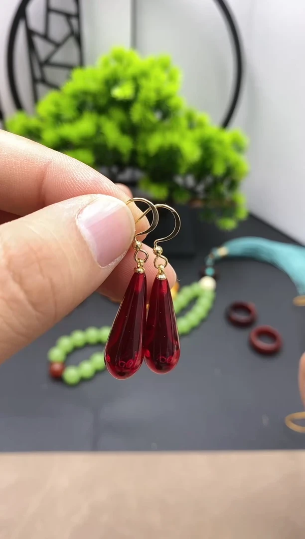 【闪购商品】血珀耳饰银S925镀金镶嵌F34