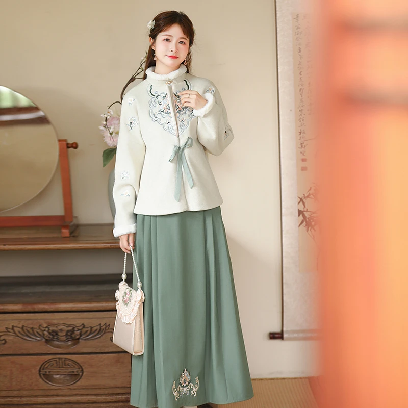 2023原创冬款中式汉服立领刺绣保暖短袄+马面裙日常国风两件套装