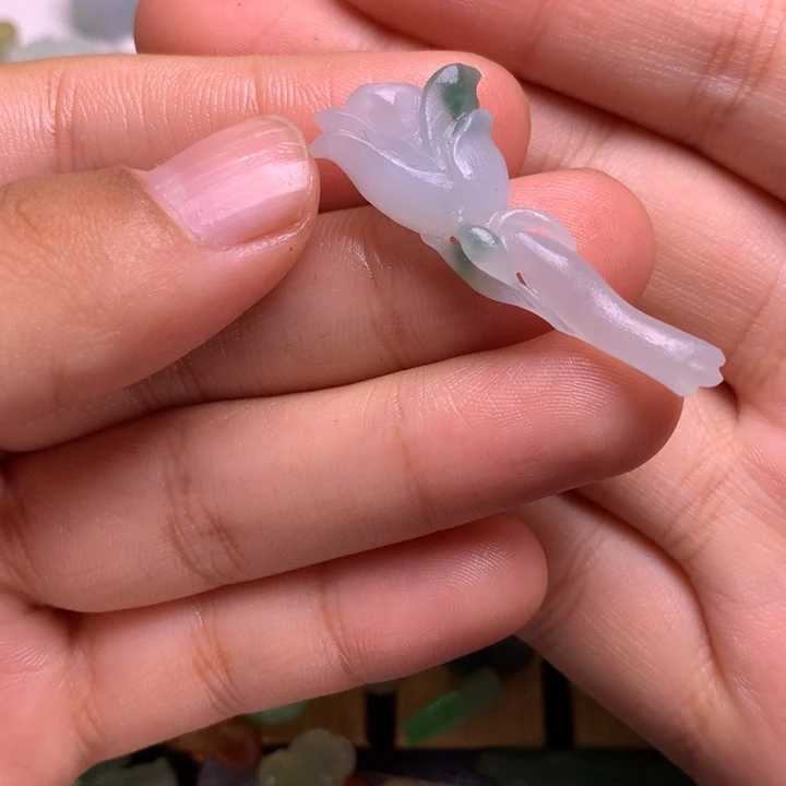 定制翡翠未镶嵌玫瑰花