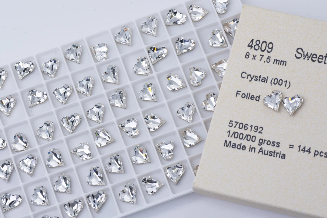 4809歪心 8*7.5MM 001白色 1颗