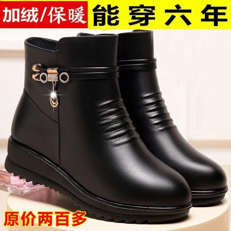 真软皮棉靴女加绒加厚妈妈棉鞋软底防滑短靴平底保暖雪地靴
