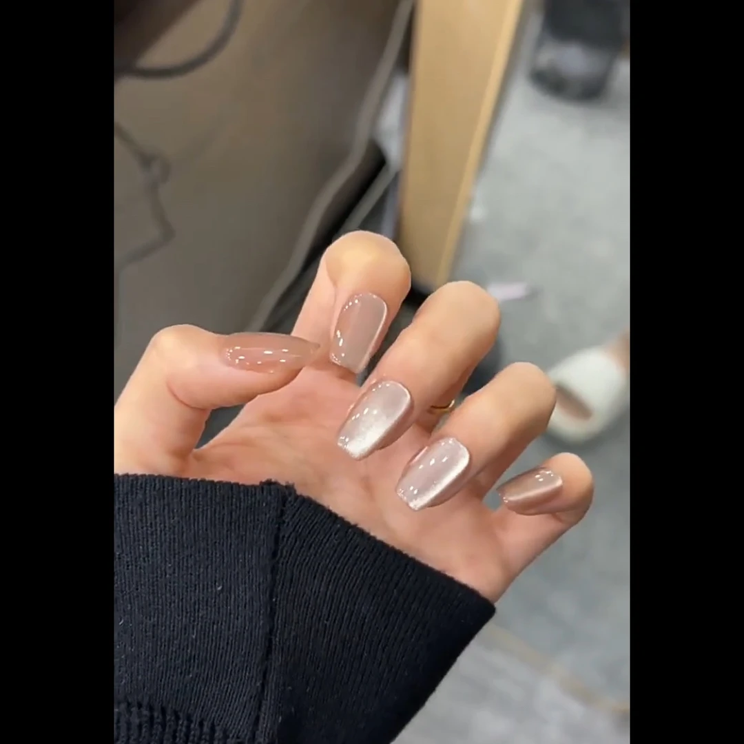 白月光猫眼纯手工光疗甲秋冬显白玻璃珠猫眼短款美甲贴成品批发