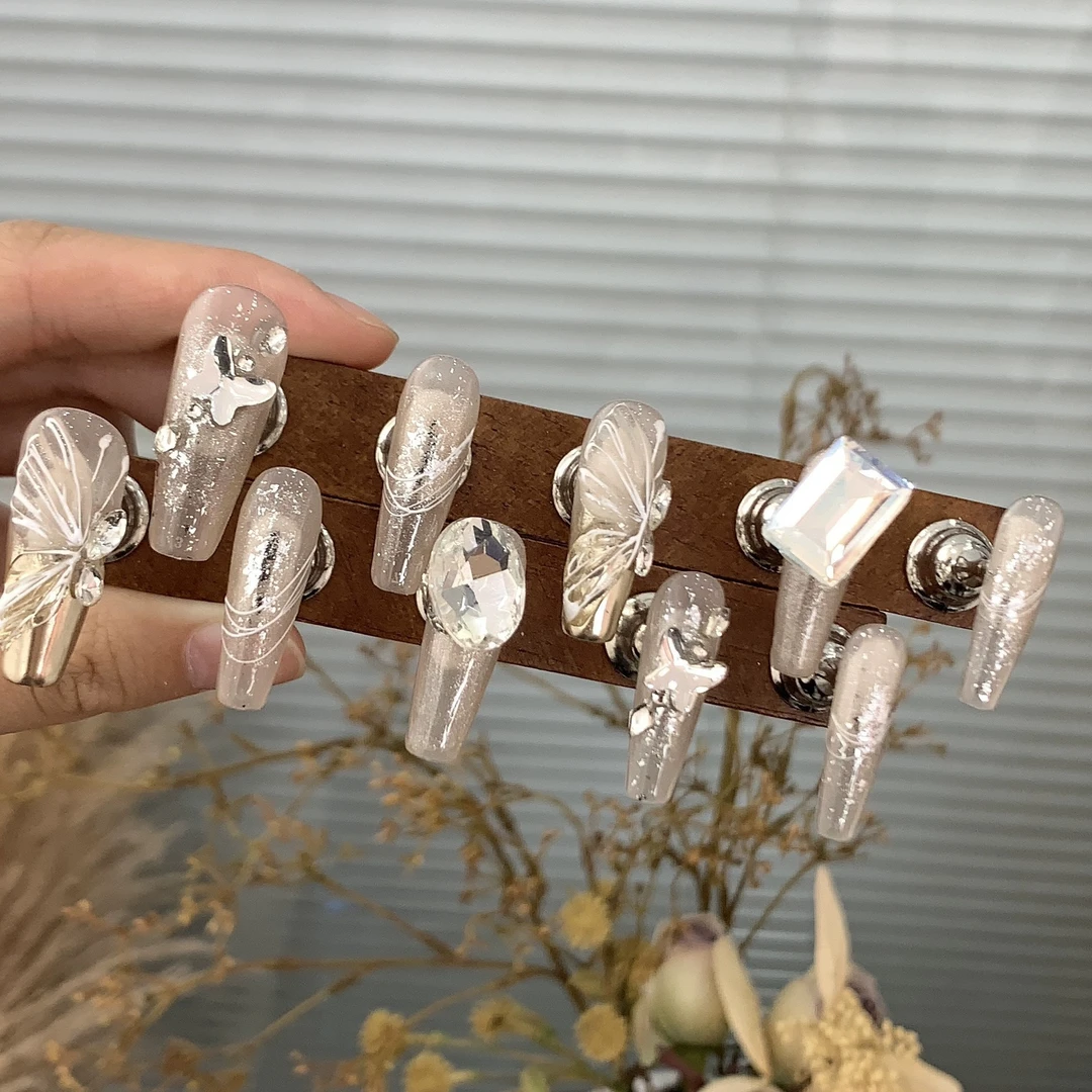 纯手工穿戴甲纯欲少女浮雕蝴蝶高级K9椭圆钻栀子白茶可拆卸穿戴甲