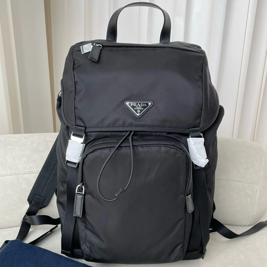 99新 Prada/普拉达 黑色renylon尼龙24SS双肩包BJM10-1190