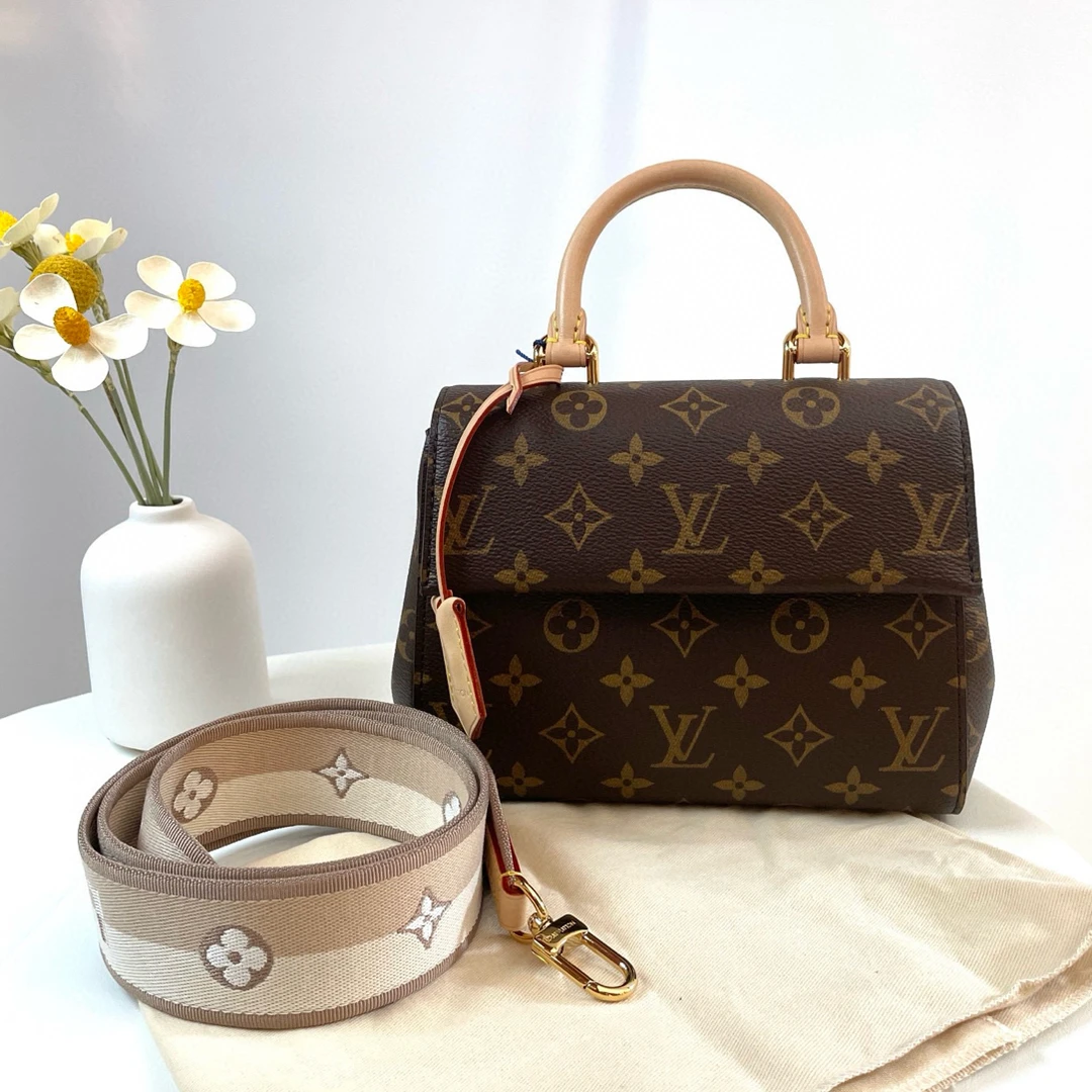 99新 LouisVuitton/路易威登 Lv克鲁尼bb奶茶色肩带jm3a-0300