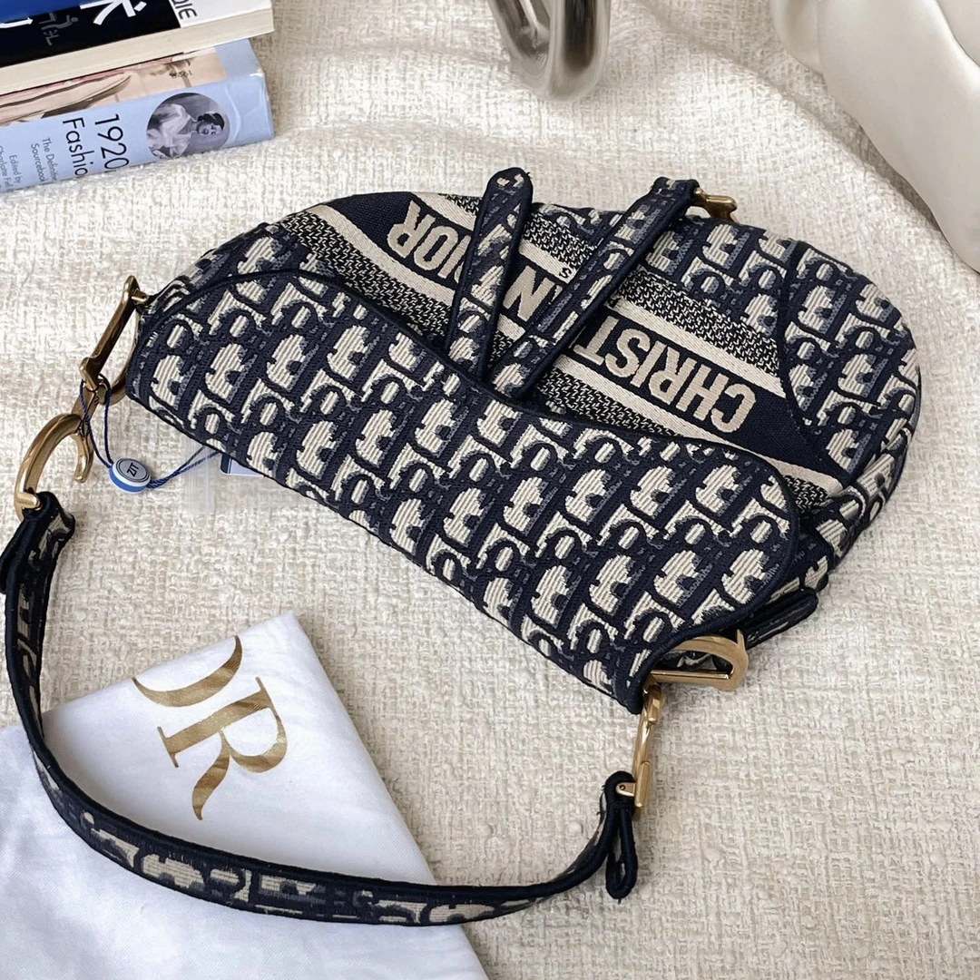 99新 DIOR/迪奥 中号刺绣马鞍包 jm7-3001 差价