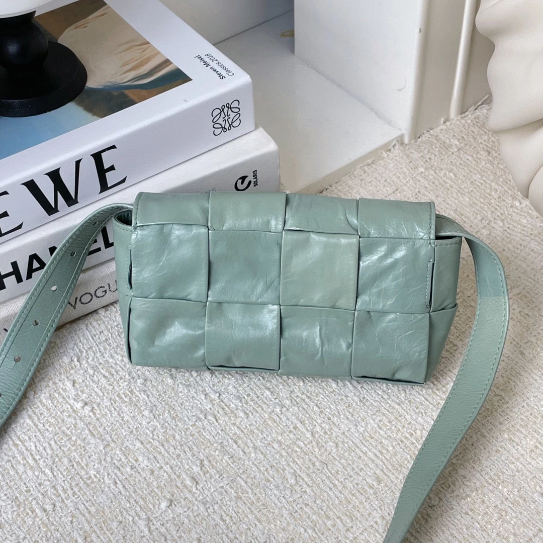 99新 BOTTEGA VENETA/葆蝶家 八格绿色油蜡牛皮腰包 BJM12-0944