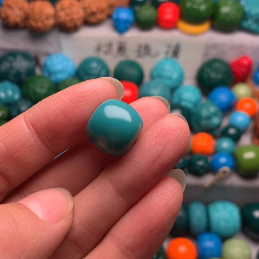 【闪购商品】琉璃颈饰M****t