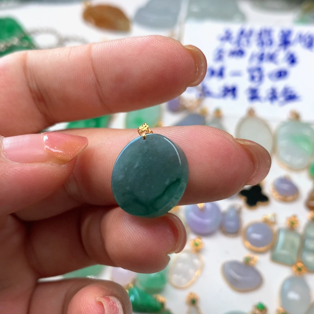 翡翠颈饰18K金镶嵌翡翠