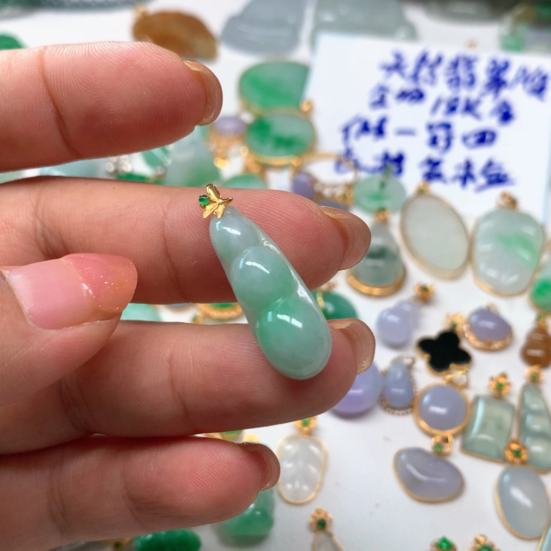 翡翠颈饰18K金镶嵌翡翠