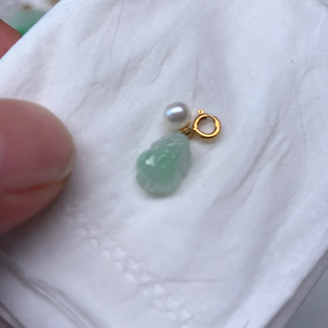 翡翠颈饰18K金镶嵌翡翠