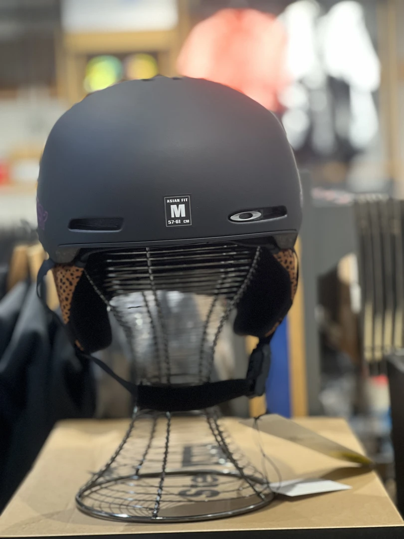 W23 Oakley Mod 1 Pro 豹纹拼色 滑雪头盔