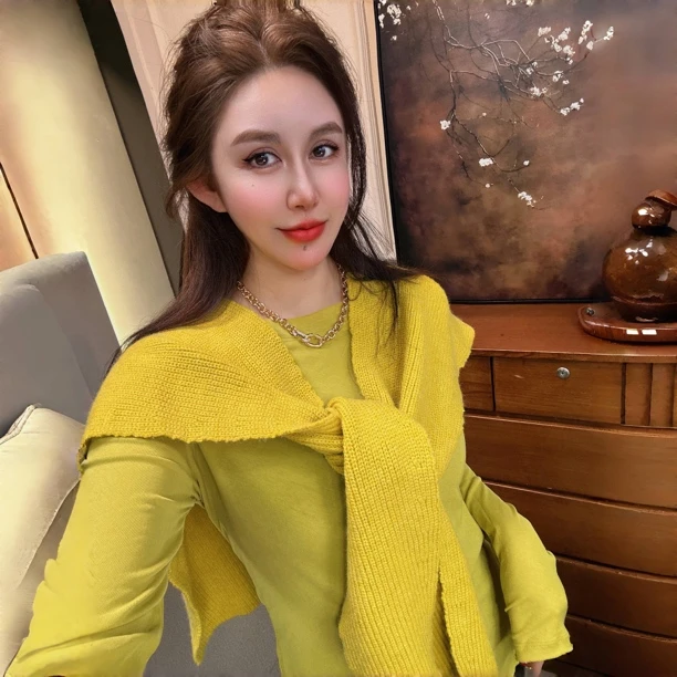 秋冬新款韩版时尚针织披肩女士宽松纯色百搭保暖慵懒风围巾气质款