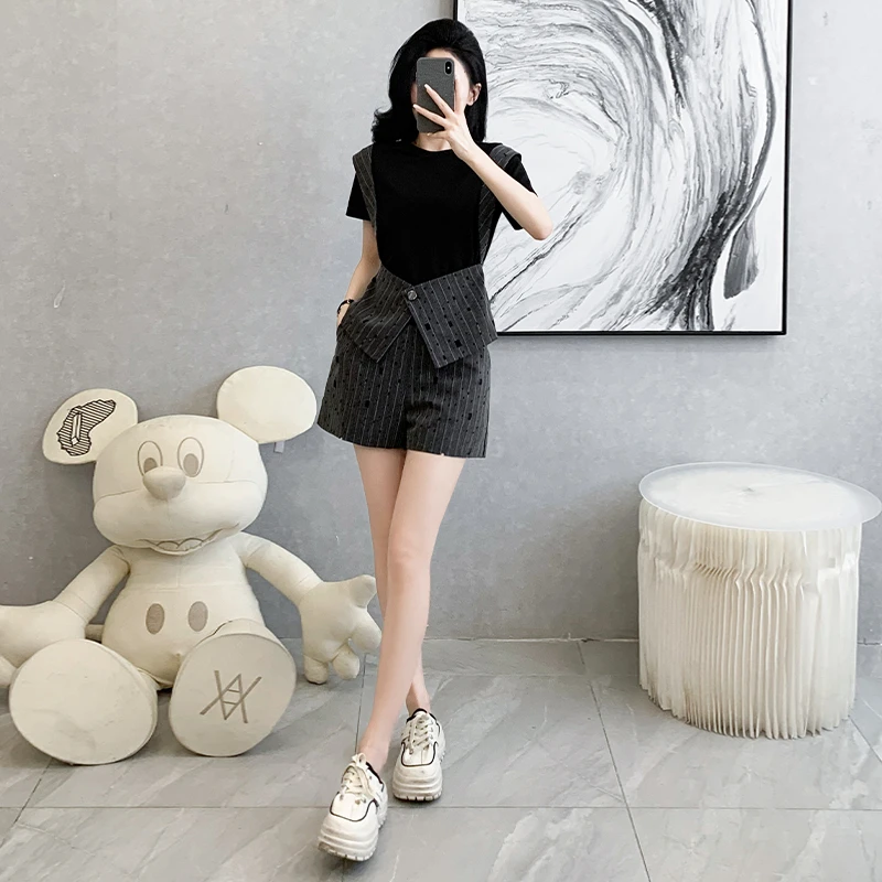 欧货高级感休闲运动套装女夏季遮肉显瘦假两件上衣高腰短裤两件套