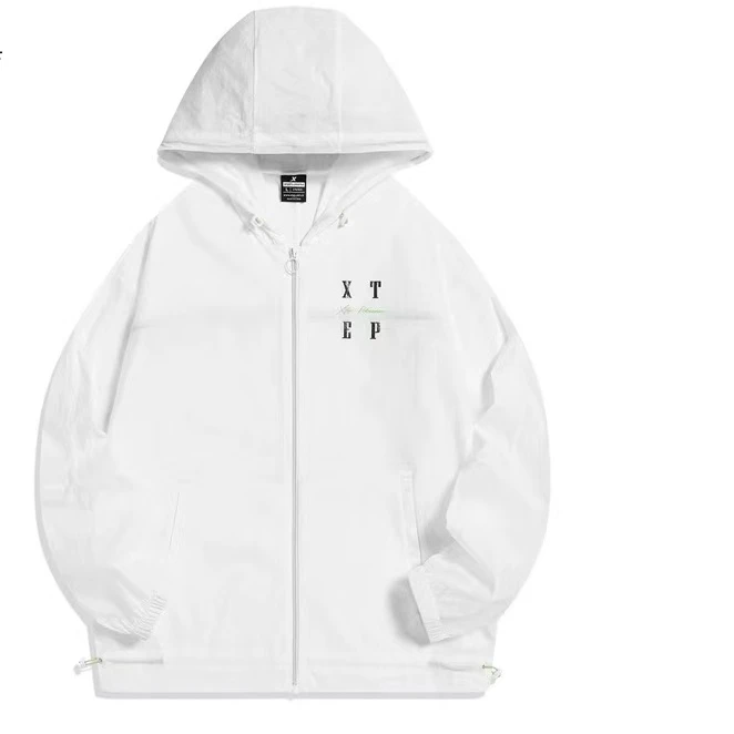 特步运动外套女2023夏季新款轻薄连帽风衣户外皮肤衣