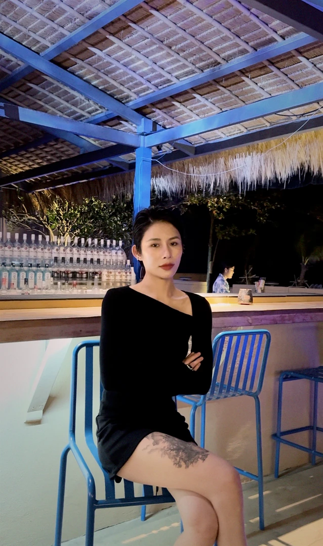 【XIAO HONG好物】2024秋季氛围捏褶不规则显瘦上衣029