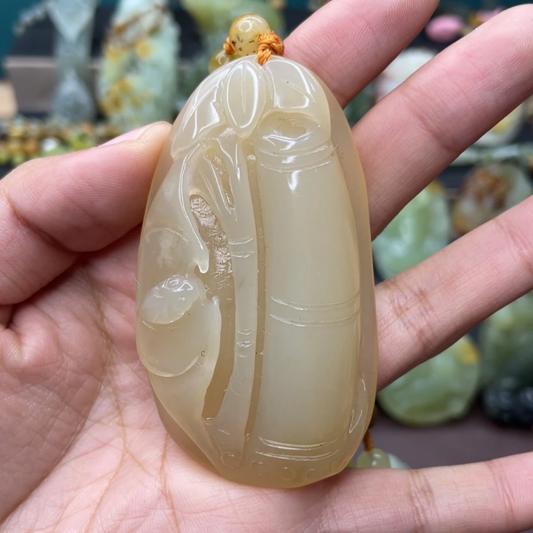 蛇纹石玉颈饰未镶嵌